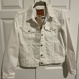 NWT Levi’s Original Denim Trucker Jacket